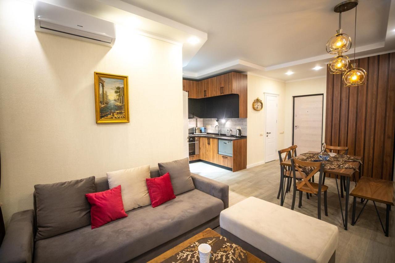 Ramada Skytower Apartment Batumi Luaran gambar