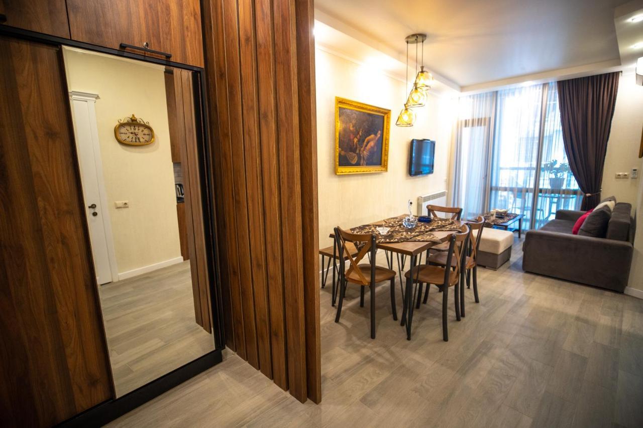 Ramada Skytower Apartment Batumi Luaran gambar