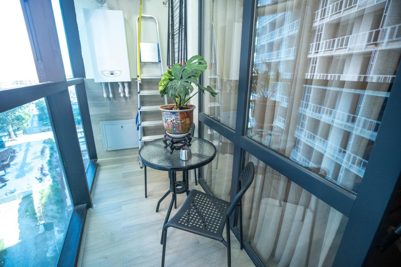 Ramada Skytower Apartment Batumi Luaran gambar